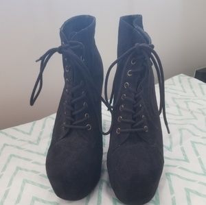 Black Platform Suede-like Boots